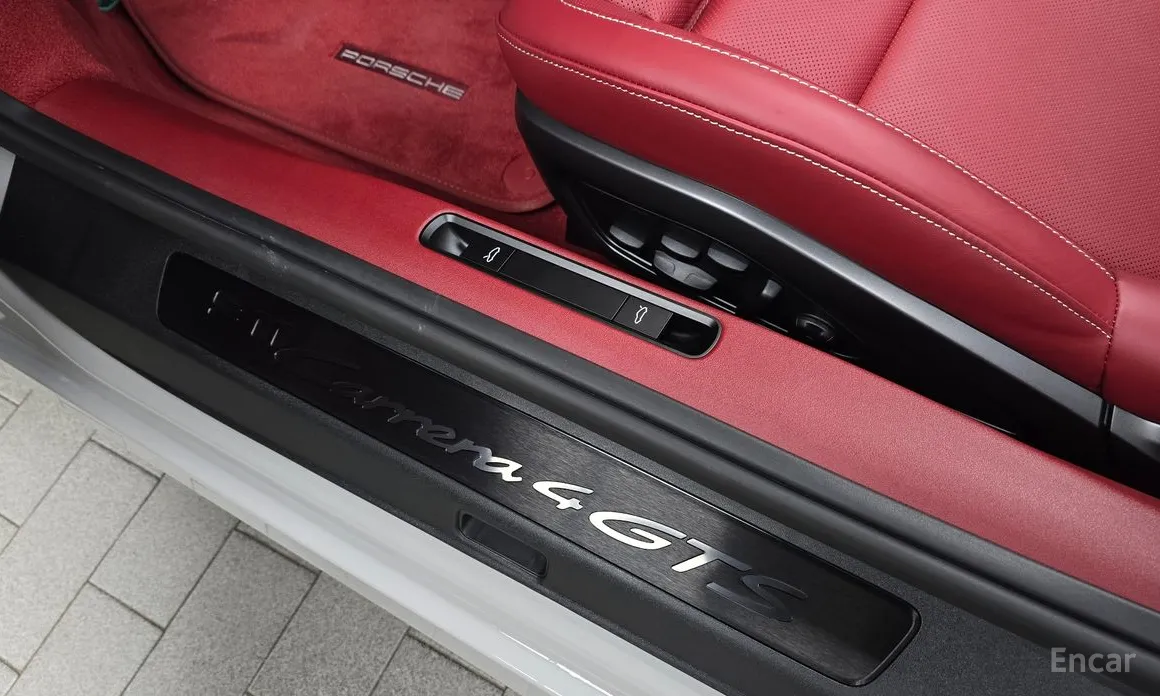 Porsche 911 2019 Carrera 4 GTS Cabriolet