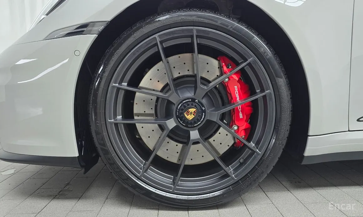 Porsche 911 2019 Carrera 4 GTS Cabriolet