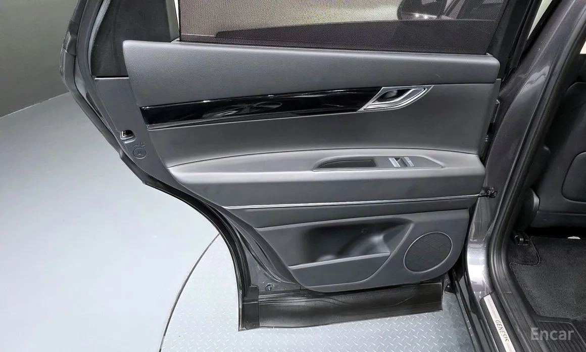 Фото 25 - Genesis GV80