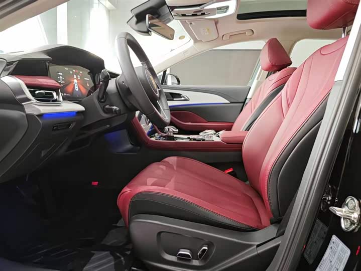 2025 Hongqi H5
