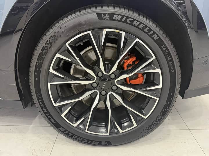 Zeekr 7X 2025 2025款 100kWh 长续航四驱智驾版