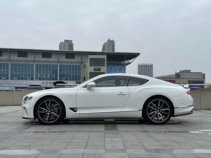 Фото 3 - Bentley Continental GT