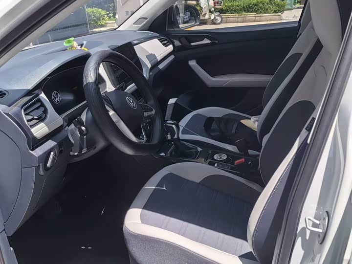 Volkswagen Tharu 2025 2025款 新锐 1.5L 锐意版