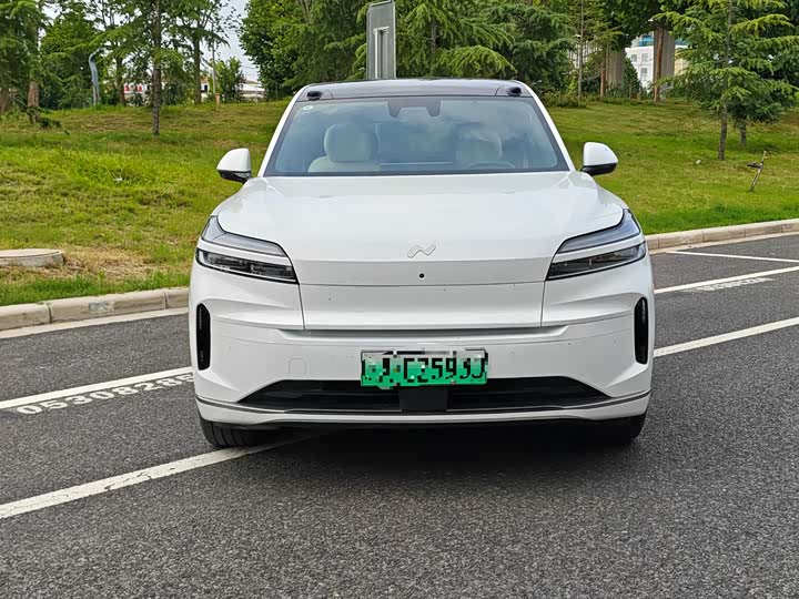 Photo 2 - Nio Onvo L90