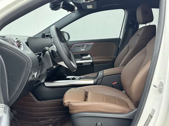 Photo 5 - Mercedes-Benz EQA