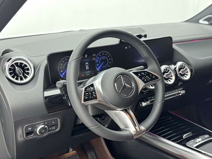Photo 9 - Mercedes-Benz EQA