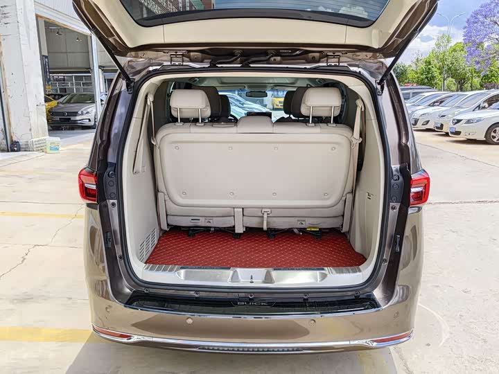Photo 8 - Buick GL8 ES