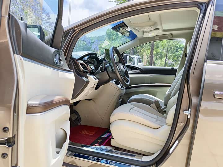 Photo 9 - Buick GL8 ES