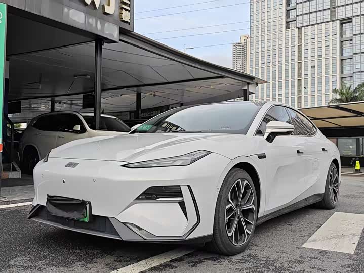 2025 Geely Galaxy E8