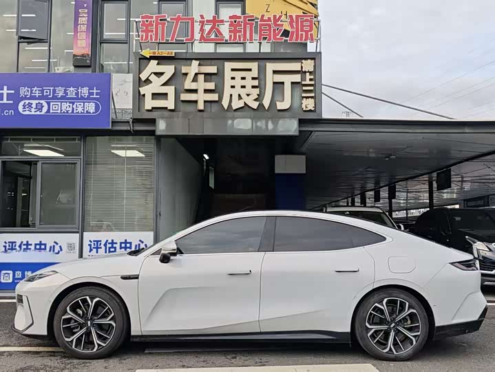 2025 Geely Galaxy E8
