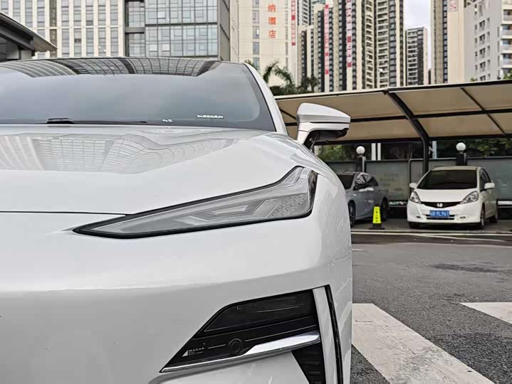 2025 Geely Galaxy E8