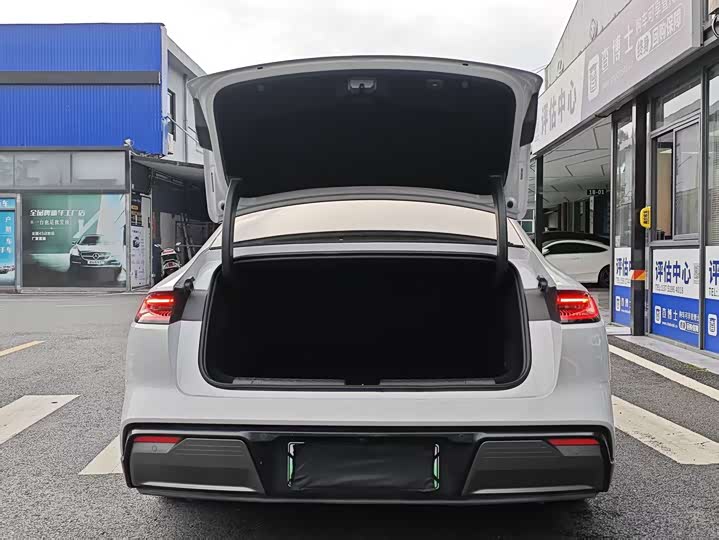 Geely Galaxy E8 2025 2025款 700km 远航智驾版