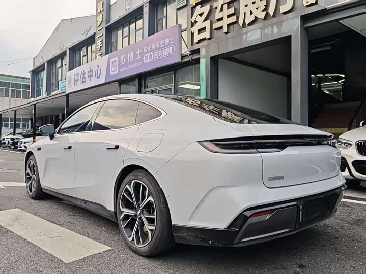 Geely Galaxy E8 2025 2025款 700km 远航智驾版