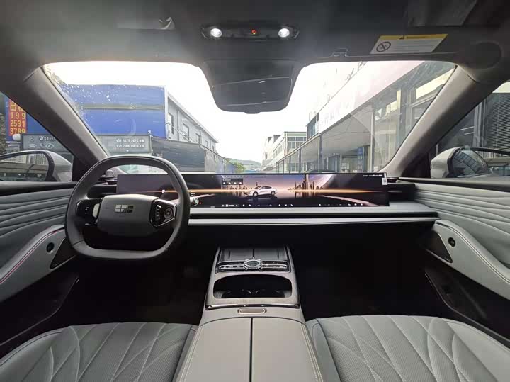 Geely Galaxy E8 2025 2025款 700km 远航智驾版