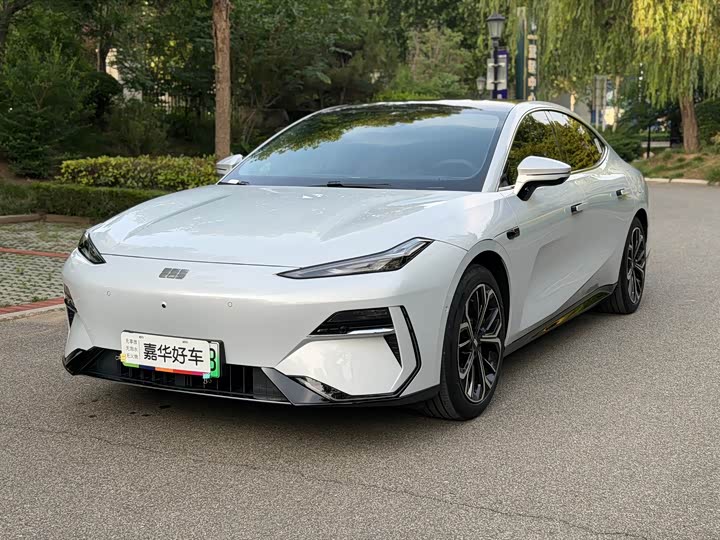 2025 Geely Galaxy E8