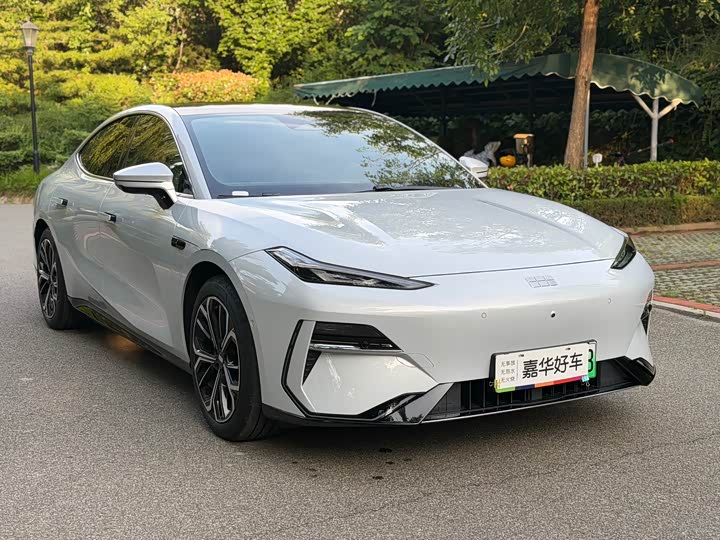 2025 Geely Galaxy E8