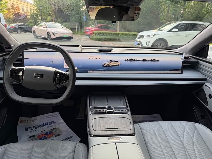 Geely Galaxy E8 2025 2025款 700km 远航智驾版