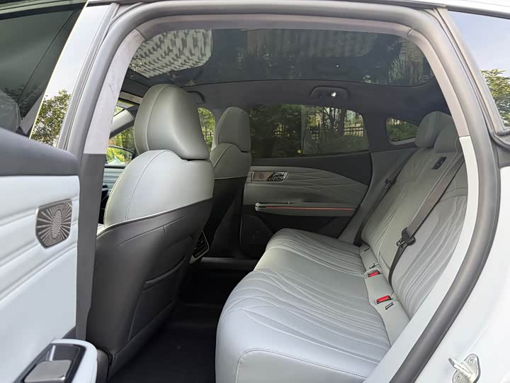 Geely Galaxy E8 2025 2025款 700km 远航智驾版