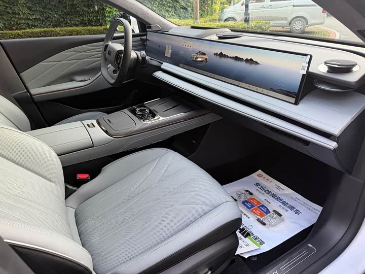 Geely Galaxy E8 2025 2025款 700km 远航智驾版