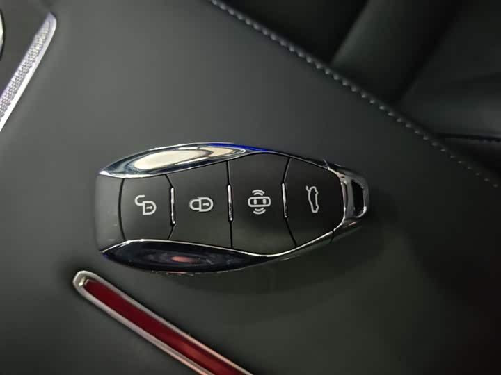 Фото 9 - Hongqi HS3 Hybrid