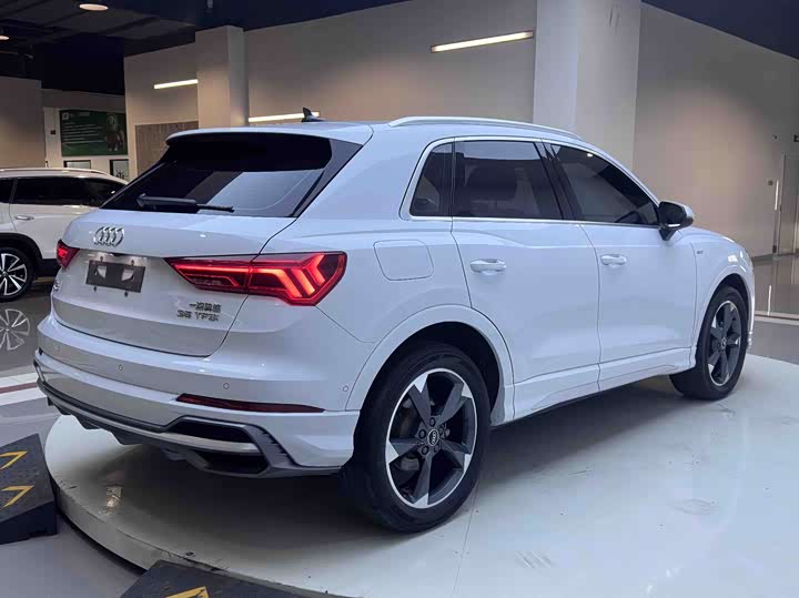 Zdjęcie 5 - Audi Q3