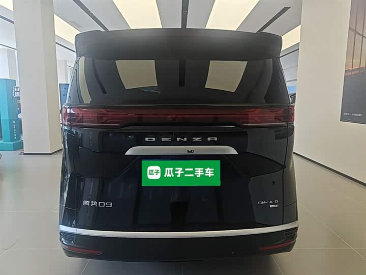 Denza D9 2025 2025款 DM-i 智驾版 1020 四驱旗舰型