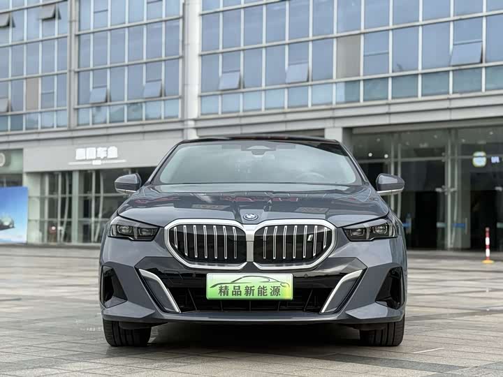 Фото 2 - BMW i5