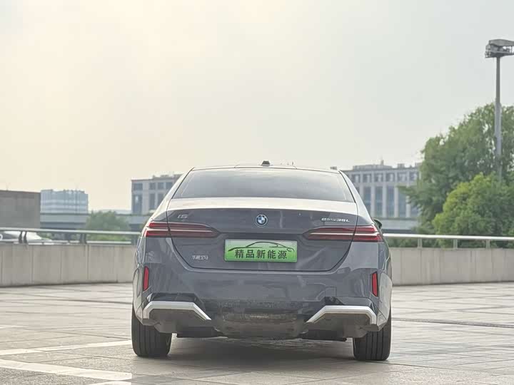 Фото 6 - BMW i5