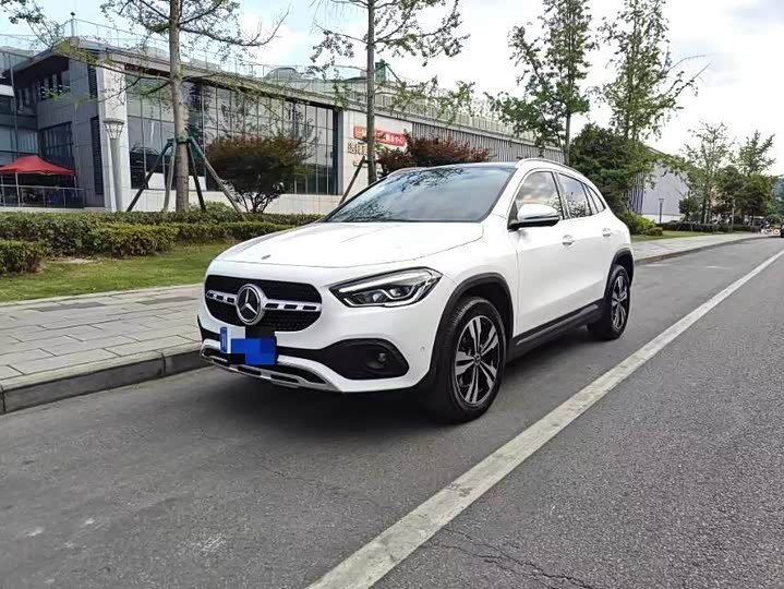 Фото 1 - Mercedes-Benz GLA-Class