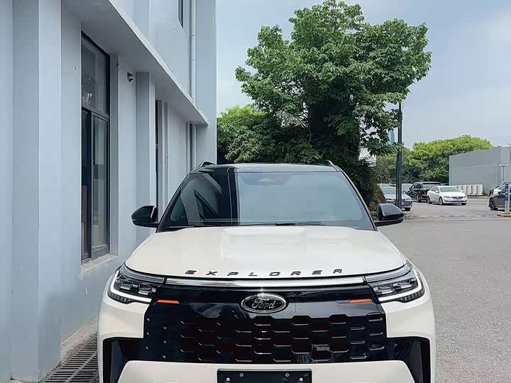 2025 Ford Explorer