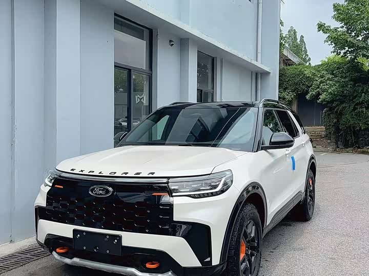 2025 Ford Explorer