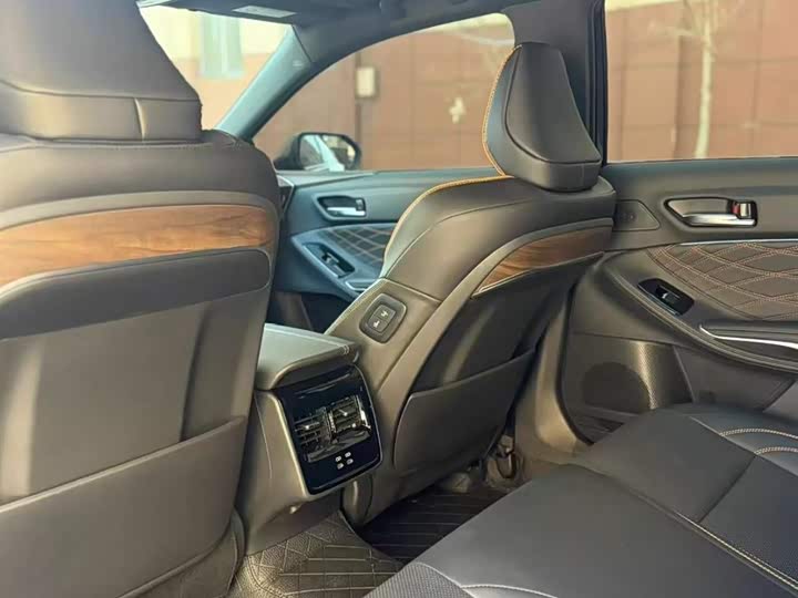 Фото 3 - Toyota Avalon