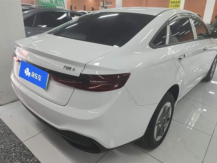 Фото 3 - Geely Geometry A