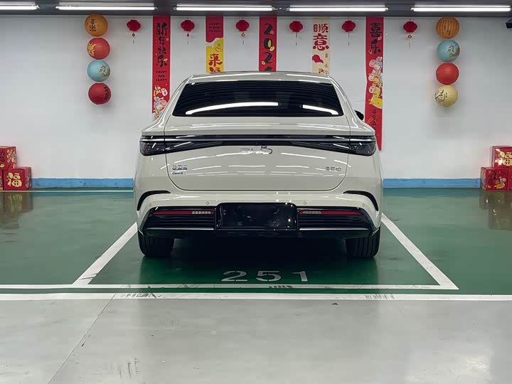 BYD Seal 07 DM-i Hybrid 2025 2025款 DM-i 1.5L 125km 尊贵型