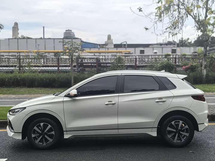 2023 BYD E2