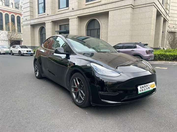 Zdjęcie 4 - Tesla Model Y