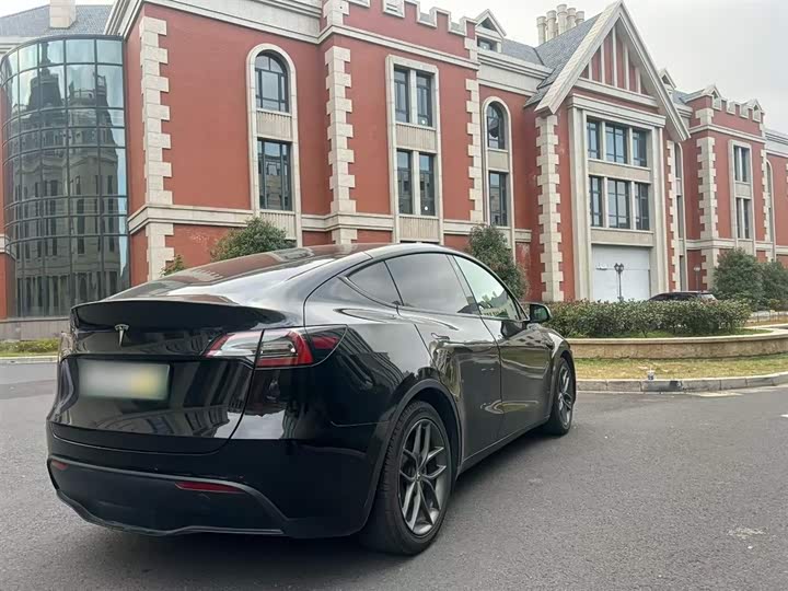 Zdjęcie 7 - Tesla Model Y