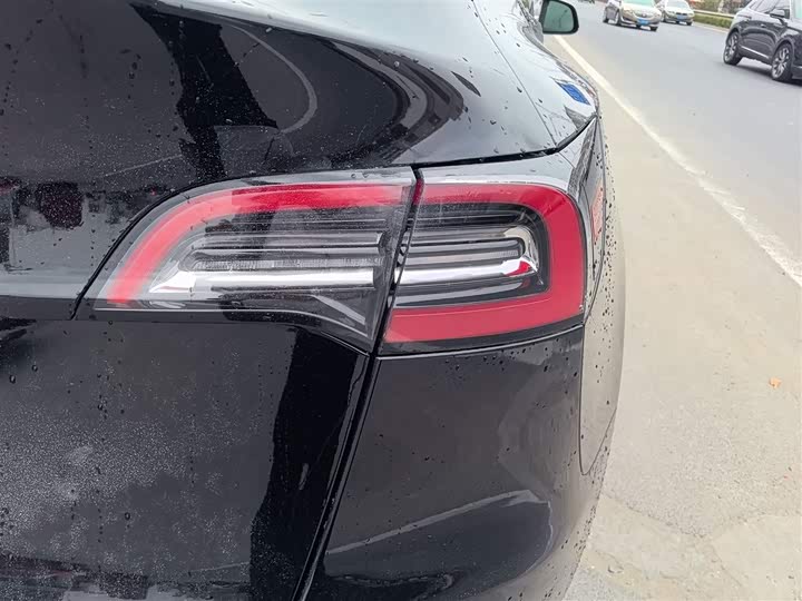 Zdjęcie 8 - Tesla Model Y