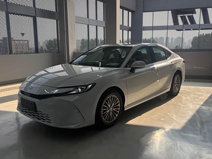 Toyota Camry 2026 2026款 双擎 2.0HE 精英版