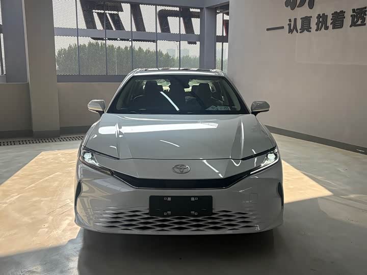 Toyota Camry 2026 2026款 双擎 2.0HE 精英版