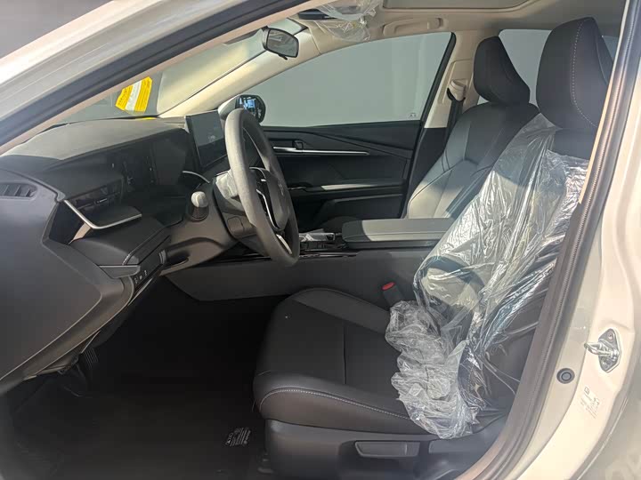 Toyota Camry 2026 2026款 双擎 2.0HE 精英版