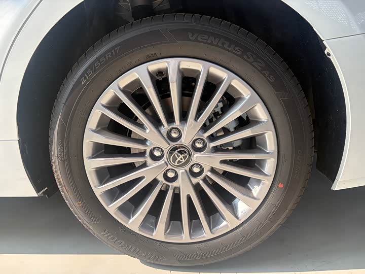Toyota Camry 2026 2026款 双擎 2.0HE 精英版