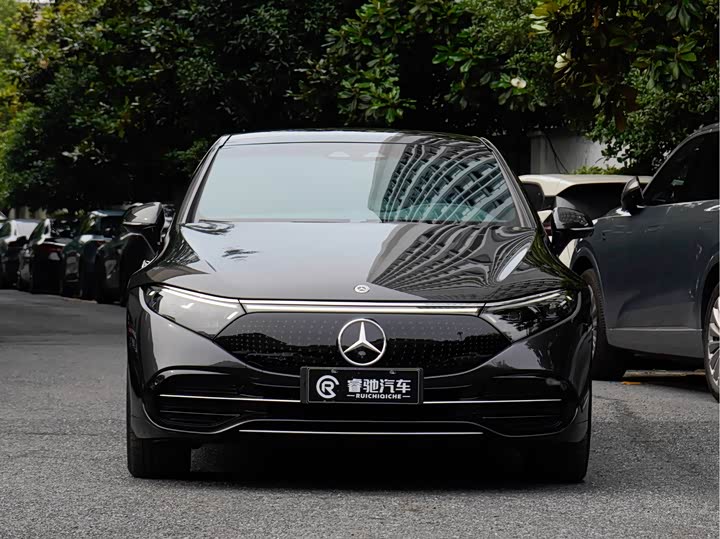 صورة 2 - Mercedes-Benz EQS