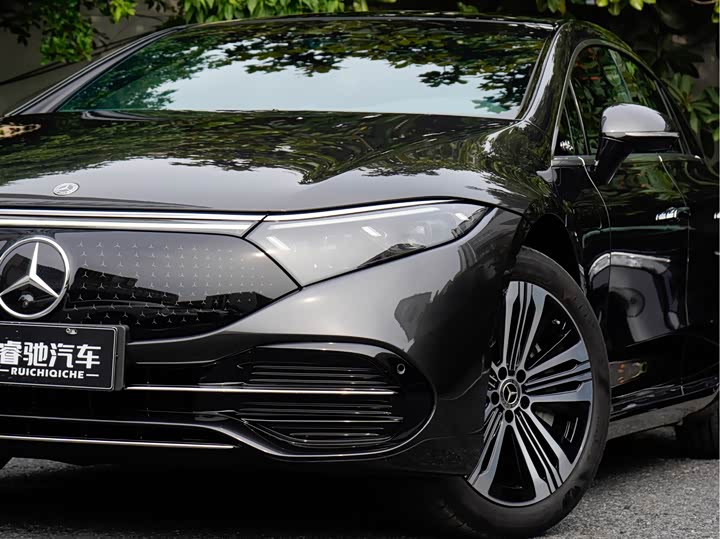 صورة 5 - Mercedes-Benz EQS