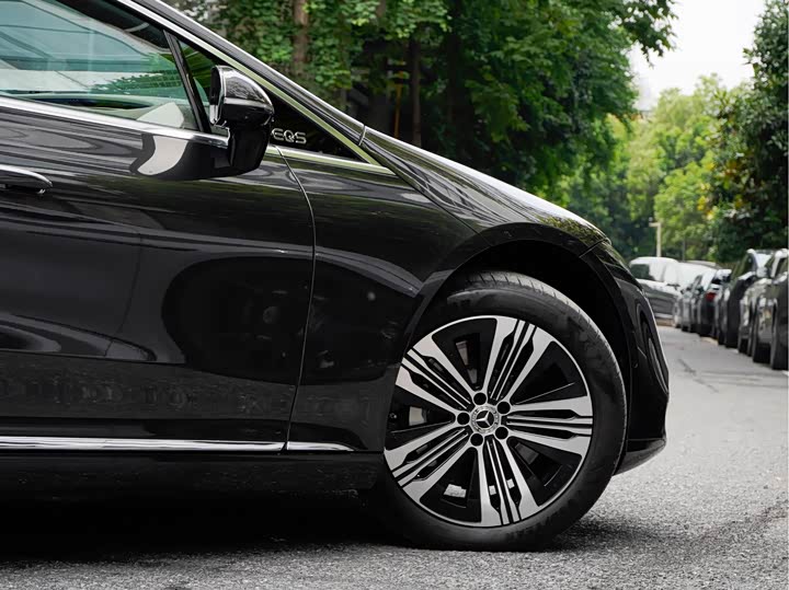 صورة 7 - Mercedes-Benz EQS