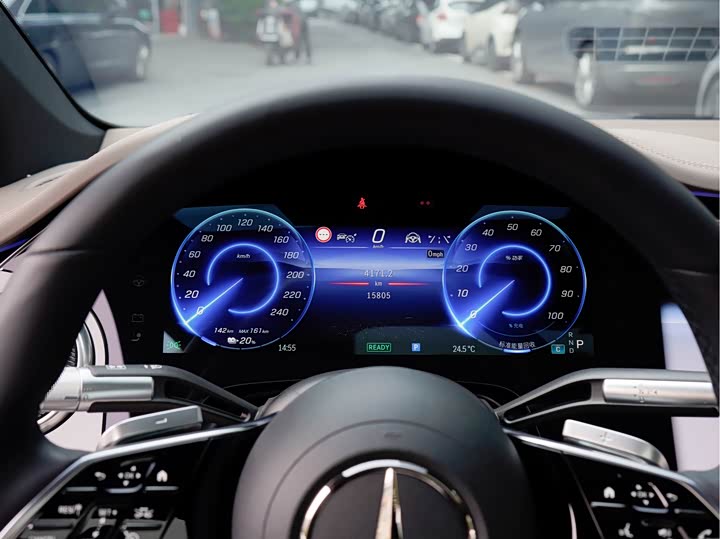 صورة 9 - Mercedes-Benz EQS