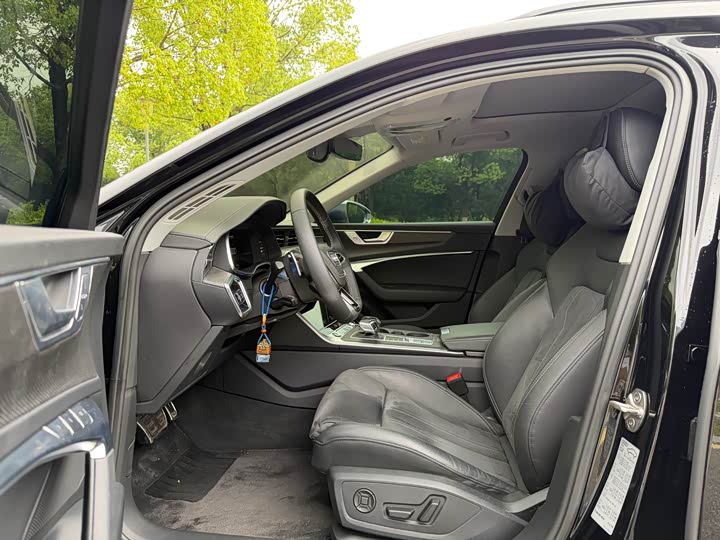 Фото 8 - Audi A6