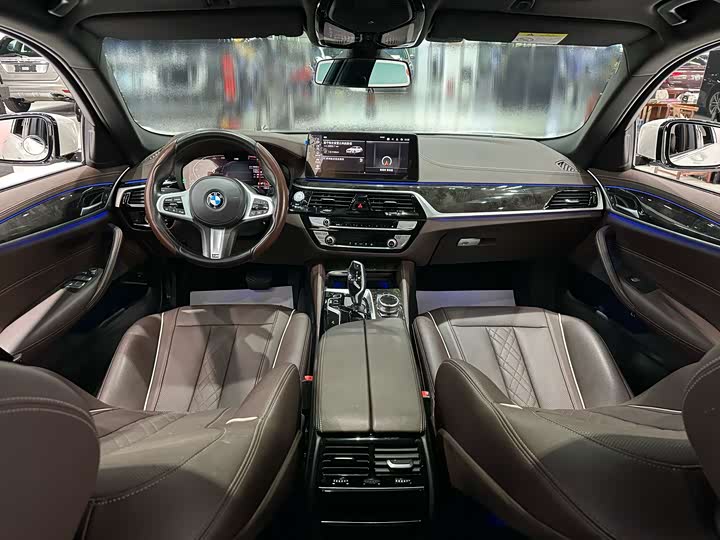 Photo 8 - BMW 5 Series