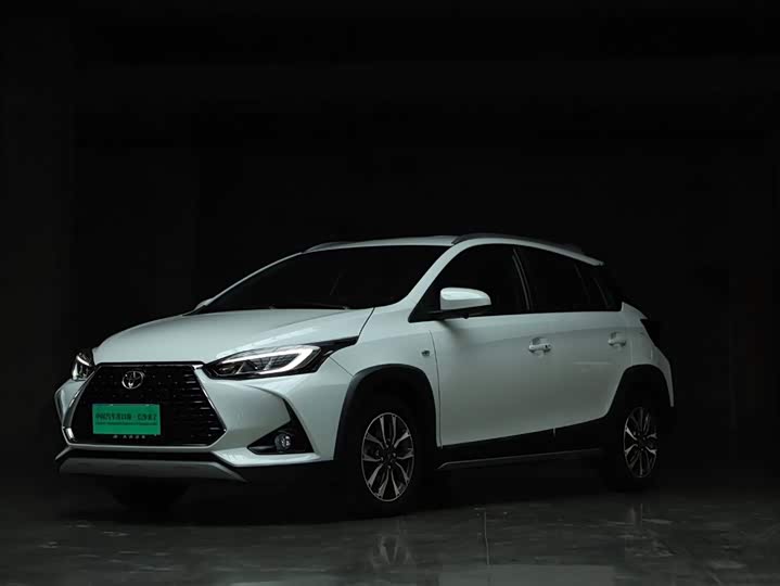 Фото 1 - Toyota Yaris L Hatchback