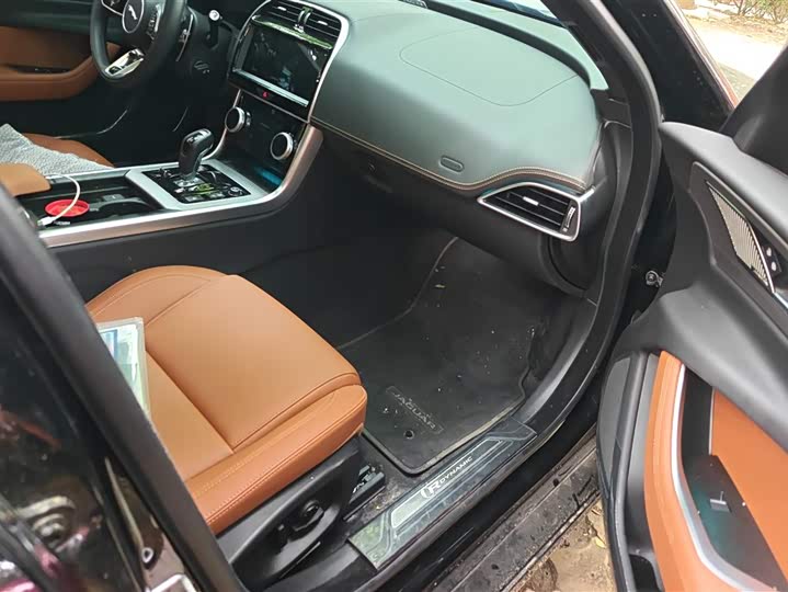 Jaguar XE L 2025 2025款 2.0T 250PS R-DYNAMIC 90周年典藏版